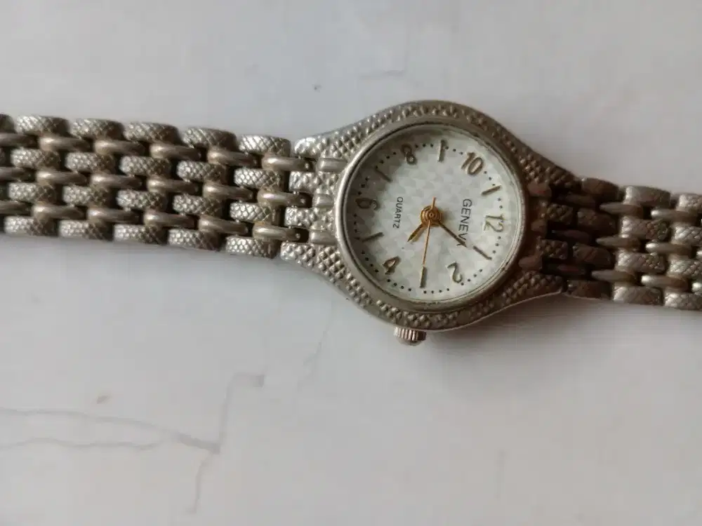 Jam cewe Geneva vintage