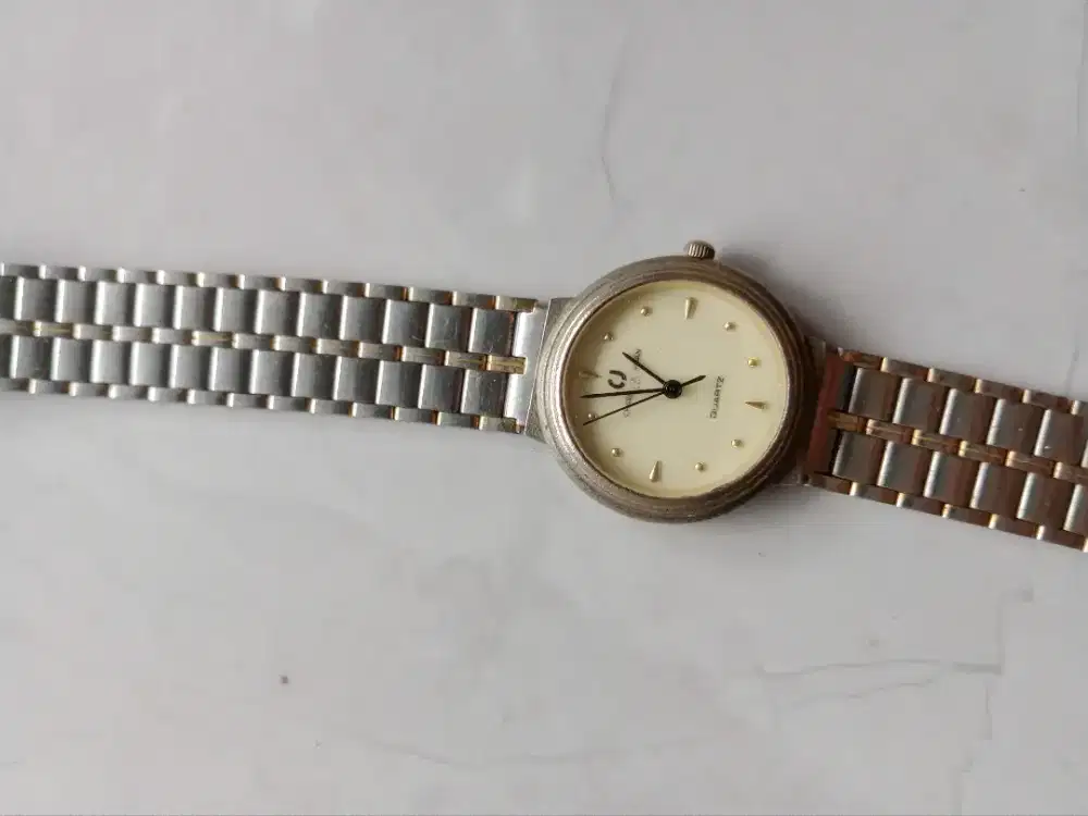 Jam cewe Charles Jourdan