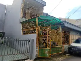 Dijual rumah besar, sudah full renov, sangat strategis