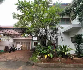 Dijual Rumah Lama Layak Huni Nuansa Bali di Town House di Lebak Bulus