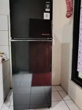 kulkas Aqua twin inverter penakaian 4 bulan di jual karena pindahan