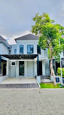 DISEWAKAN RUMAH THE OAKWOOD CITRALAND 4 KAMAR TIDUR 2 LANTAI BARU