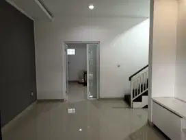 Rumah Minimalis 2.5lt, Taman Kopo Indah, Hook, Semi Furnish