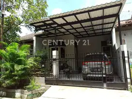 Rumah 2 Lantai Lingkungan Asri Dan Nyaman Di Vila Pamulang S8862