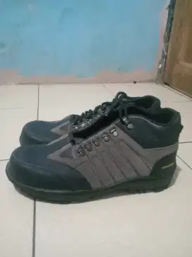 Sepatu bekas ROBWELD