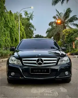 Meecedes Benz C200 CGi 2012