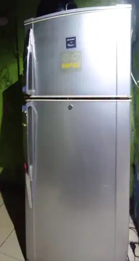 Kulkas Sharp 2 pintu