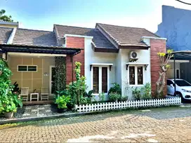 Rumah Asri Full Furnished Siap Huni Lokasi Strategis di Ciputat Timur