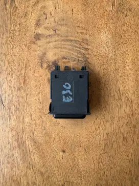 Switch Tombol Saklar Heated Defrost Kaca BMW E30 Original