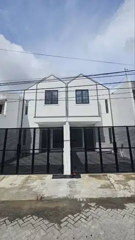 Dijual Rumah Baru Gress Karang Empat  Tengah Kota Surabaya