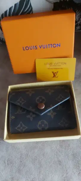 Dompet lipat untuk wanita