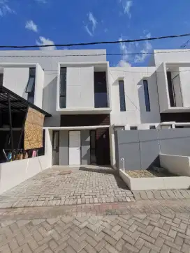 Kontrakan perumahan golden east kebomas