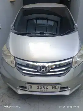 FREED 2013 Low KM