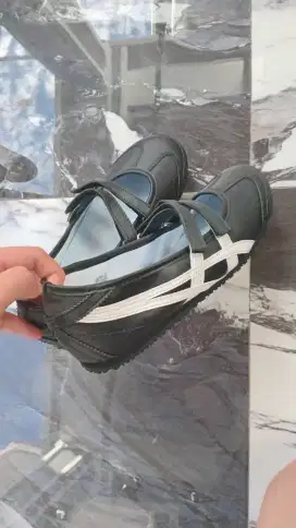 SEPATU PATOU ONITSUKA TIGER