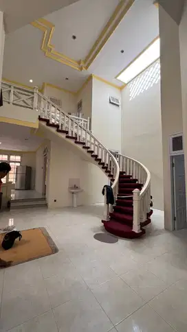Disewakan Rumah Semi Furnish Darmo Satelit Indah Dekat RS Mitra