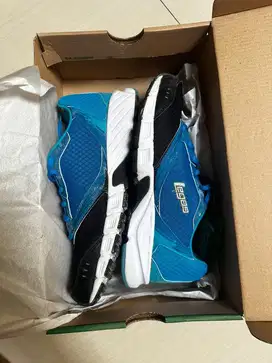 Sepatu Running Leauge