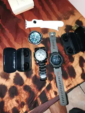 jam tangan dan digital, analog, smartwatch dan earphone