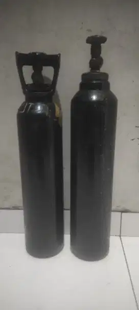 Di jual tabung oksigen ada 2