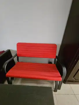 Kursi goyang taman