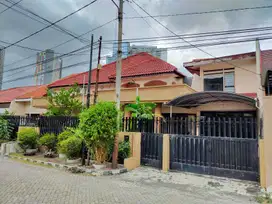 Dijual Rumah Darmo Permai Timur