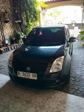 Dijual Mobil Zusuki Swift Hitam 2008