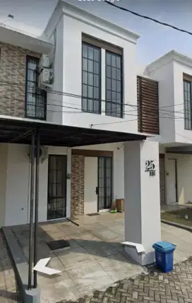 Dijual Rumah cantik 2 lantai semi furnished dekat central park merr