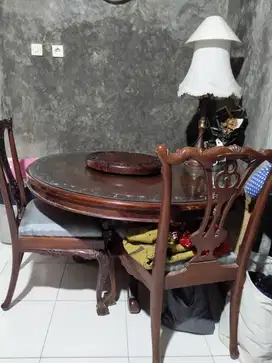 Meja makan jati bundar