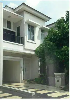 Rumah di Chalcedony PHG Gading Serpong tersedia untuk disewa