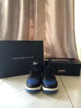 Sepatu Tommy Hilfiger