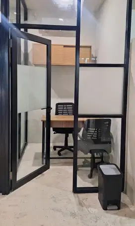 Ruang kerja personal di kawasan Bintaro. Bisa sewa harian.