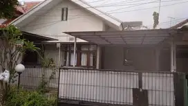 Rumah Asri Tanah Besar Dijual Murah di Belakang Plaza Bintaro