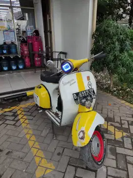 Vespa super 1975 lengkap plat D