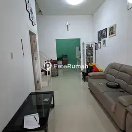 DIJUAL RUMAH JALAN ABADI KOMPLEK KINGSTONE PALACE - SUNGGAL  (MEIKY)