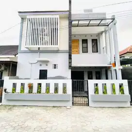 Rumah bagus 2 lantai di condong catur