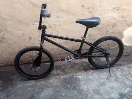 Sepeda BMX 20inc
