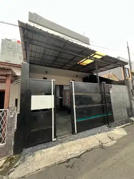 DIJUAL RUMAH 3 LANTAI DG ROOFTOP ( BISA UTK KOST2AN) DI PETAMBURAN JAK