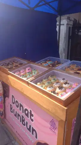 BOOTH MEJA JUALAN KUE DAN DONAT