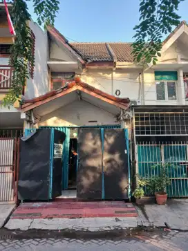 Dijual rumah 2 lantai cocok usaha taman palem