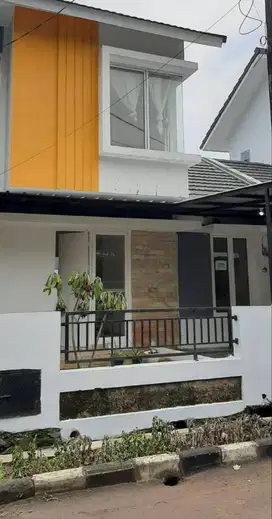 Dijual Rumah di Serpong Park 2 Lantai Hadap Timur, Bebas Banjir