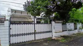 DIJUAL MURAH RUMAH DI KEMANG DALAM, penuh privacy, Nyaman