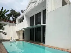Rumah Besar 2 Lantai Siap Huni di Mampang Prapatan