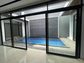 Dijual Rumah Mewah With Pool di Kota Baru Parahyangan
