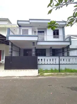 Rumah 2 Lantai Full Renovasi Design Minimalis 8838