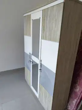 Lemari 3 pintu mulus