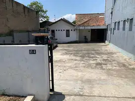 Tanah dan heleran dekat alun-alun Ciparay