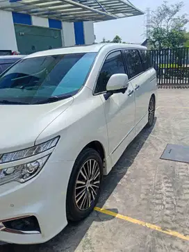 2014 Nissan Elgrand 2.5 Highway Star.MPV Putih