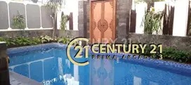 Jual Rumah Kualitas Premium 3 Lantai Terdapat Swimming Pool 3906