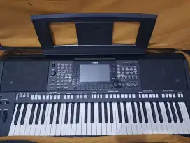Yamaha PSR S775