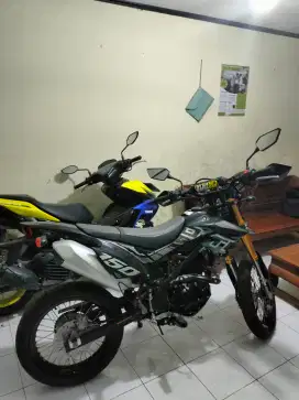 Thrill D-Tracker 150 hitam