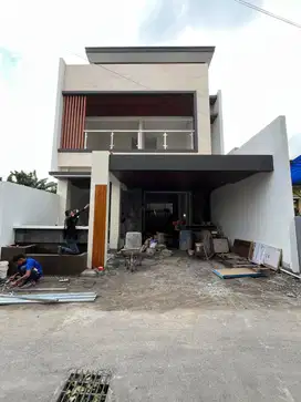 RUMAH BARU MEWAH KONTEMPORER MODERN DENGAN KOLAM RENANG DEKAT UGM
